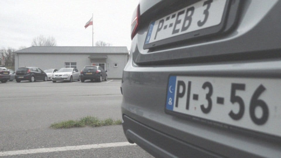 Jakie formalności wiążą się z zakupem auta z Francji od handlarza?